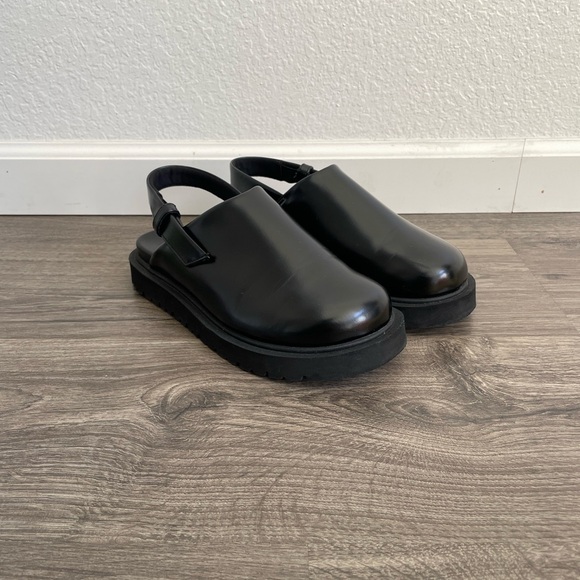 Unisex Uniqlo Clogs - Picture 1 of 10